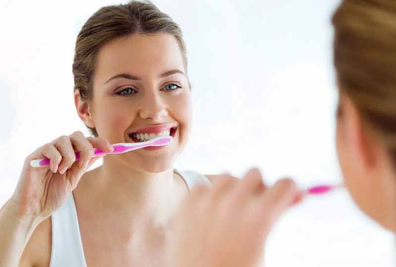 Đánh răng sai cách lâu ngày cũng có thể làm răng bị sâu