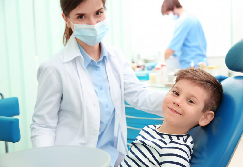 Nếu tình trạng sún răng nghiêm trọng nên đưa trẻ đến gặp bác sĩ