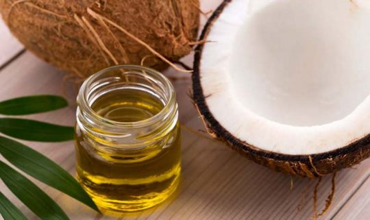 Axit lauric trong dầu dừa có tác dụng chống viêm.