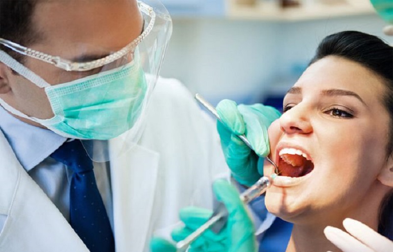 Khám răng theo định kỳ để phát hiện sự bất thường và có cách điều trị phù hợp