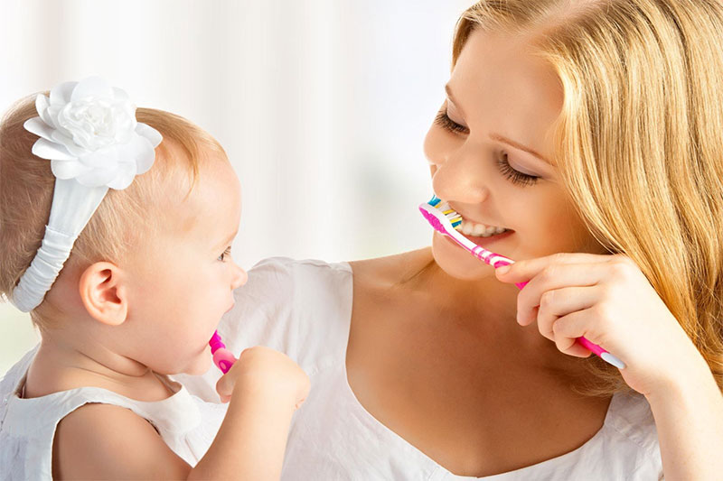 Cần vệ sinh răng miệng cho trẻ sạch sẽ tránh gặp phải tình trạng viêm nướu răng