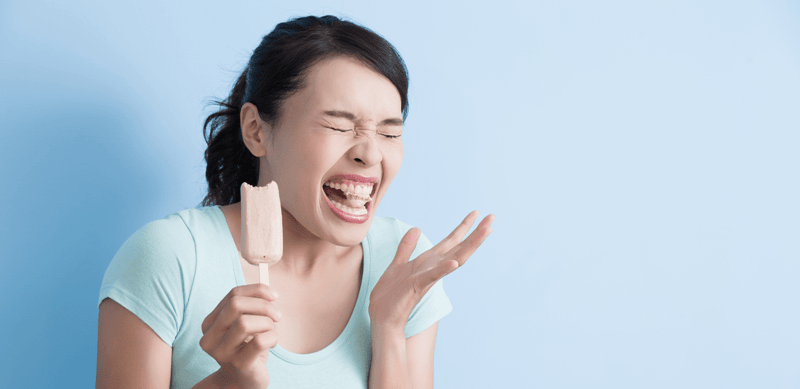 Răng ê buốt, khó chịu chính là tác hại của việc bọc răng sứ không đúng kỹ thuật