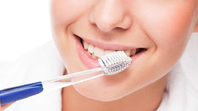 Chế độ chăm sóc răng miệng sau niềng không đảm bảo khiến răng bị hô lại
