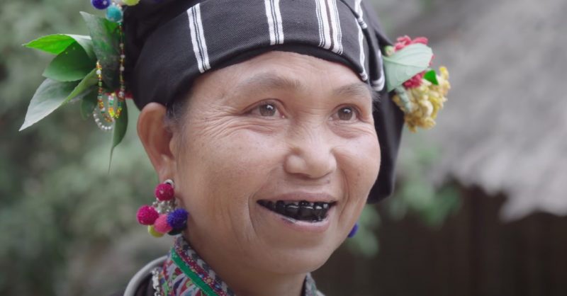Người phụ nữ cao tuổi dân tộc Lừ sở hữu bộ răng đen truyền thống