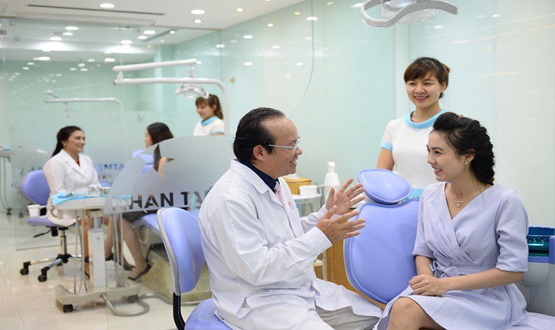 Thăm khám nha khoa để xác định tình trạng răng miệng