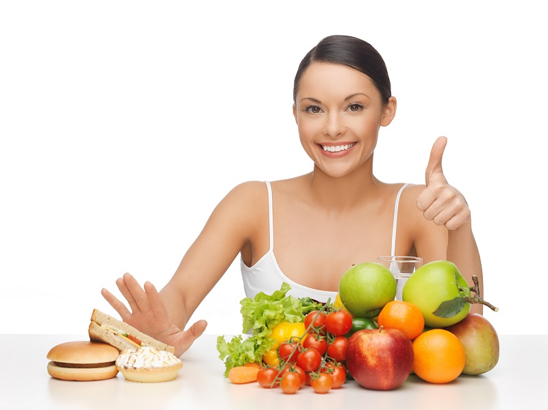 Để giảm cân, bạn nên loại bỏ bớt chất béo, tinh bột và thay thế bằng rau xanh, hoa quả
