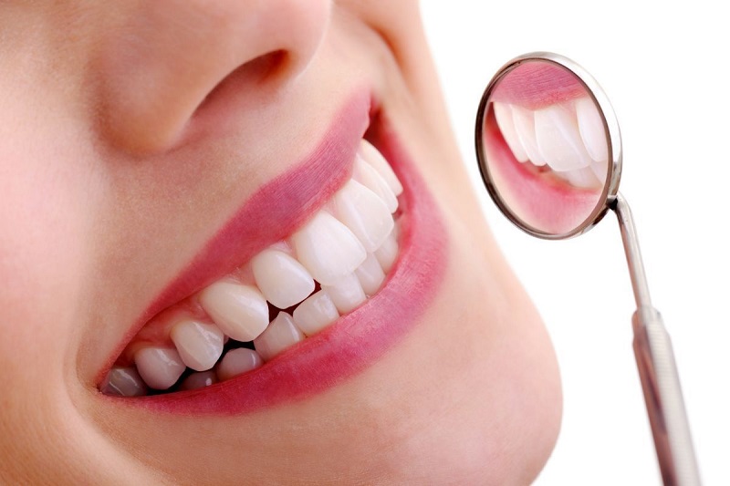 Trồng răng giả cố định giúp phục hình răng đã mất một cách toàn diện