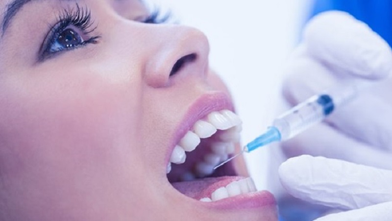 Do có sự hỗ trợ của thuốc gây tê nên trồng răng sẽ không quá đau đớn