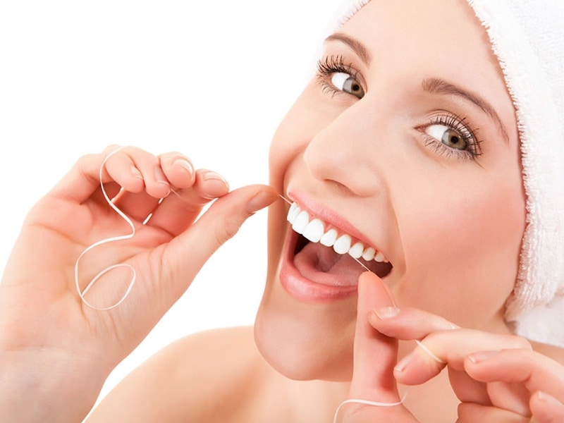 Sau khi trồng răng, hãy chú ý vệ sinh răng miệng đều đặn