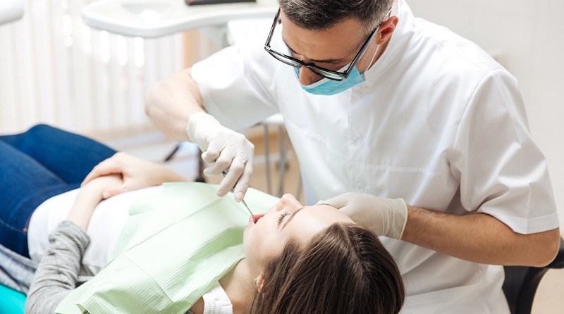 Việc thăm khám nha sĩ là cần thiết khi bạn gặp phải vấn đề về răng miệng