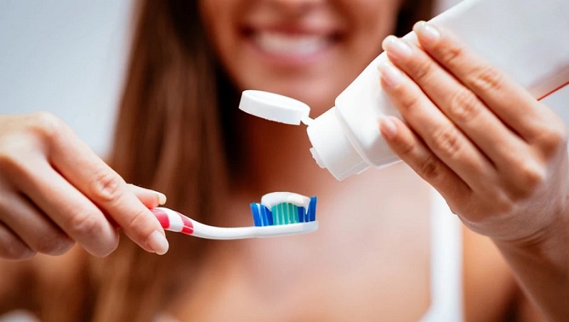 Vệ sinh răng miệng sạch sẽ sẽ rút ngắn thời gian trồng răng