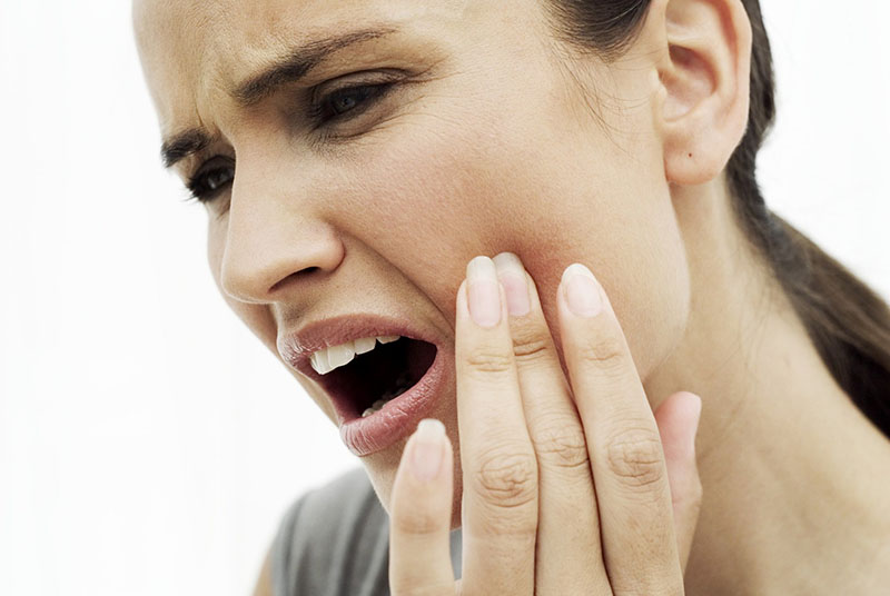 Trồng răng sứ vĩnh viễn có đau không là câu hỏi được nhiều người thắc mắc