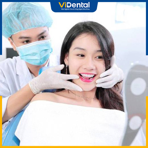 Trồng răng sứ hiện là dịch vụ nha khoa được nhiều người quan tâm